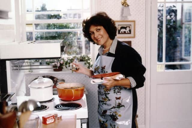 Lynda Bellingham during rehearsal for an Oxo TV advertisment which was screened in 1987