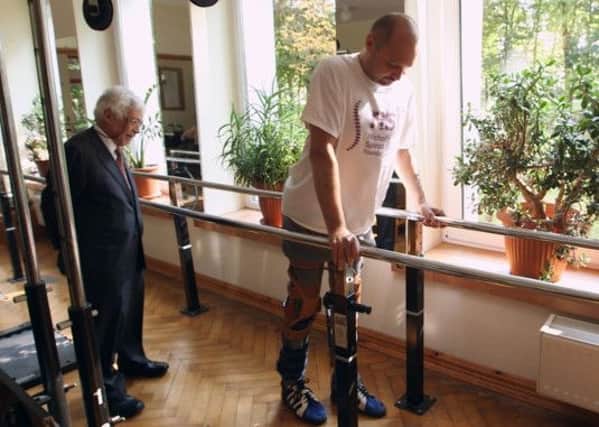 Darek Fidyka learns to walk again after receiving pioneering cell treatment.
