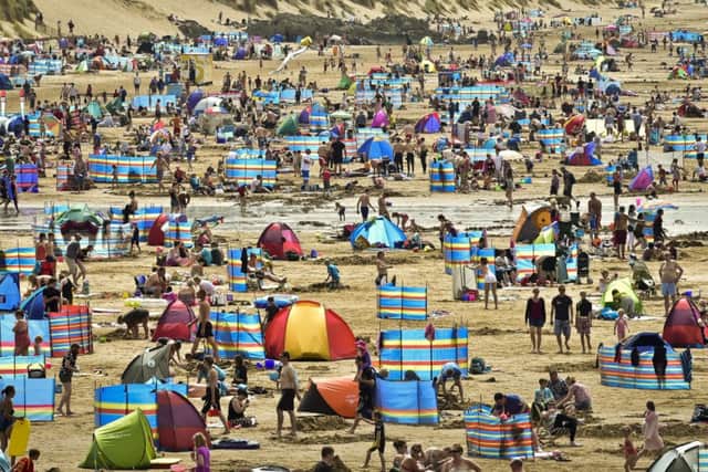 2014 was the UK's warmest year on record, figures from the Met Office show.