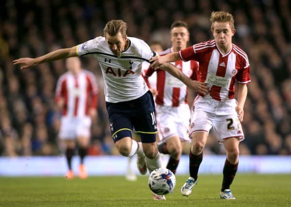 Tottenham Hotspur's Harry Kane (left) and Sheffield United's Louis Reed battle for the ball.