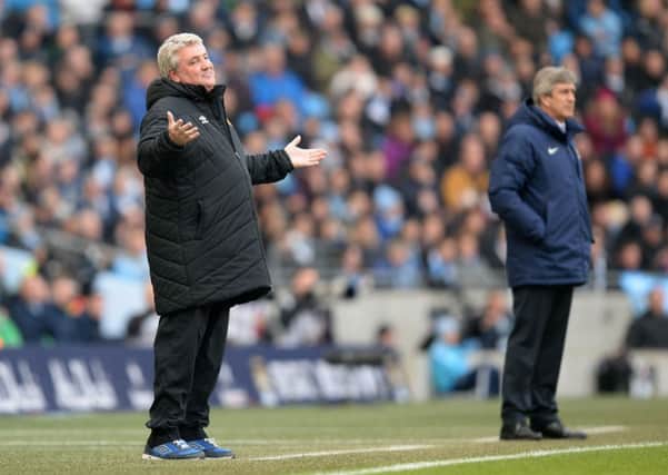 Hull City manager Steve Bruce (left) with Manchester City manager Manuel Pellegrini (right).