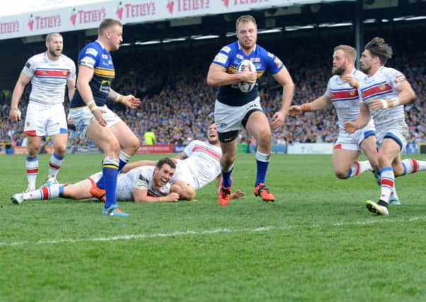 Andy Yates try for Leeds