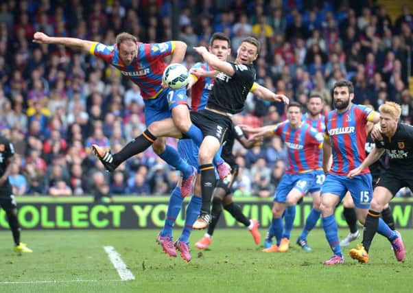 Crystal Palace's Glenn Murray (left) and Hull City's James Chester (right) battle for the ball.