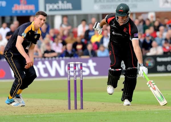Leicestershire Foxes v Yorkshire Vikings.