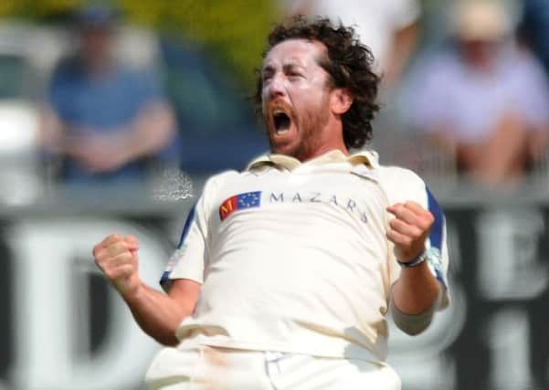 Ryan Sidebottom take the first six wickets to fall in Warwickshires innings at Edgbaston (Picture: Jonathan Gawthorpe).
