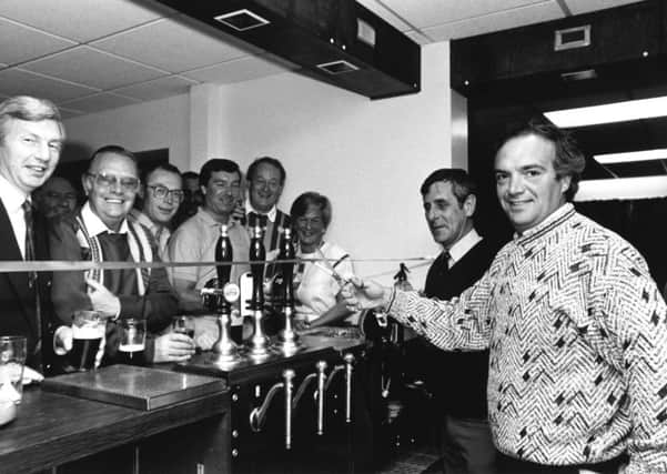 Phil Carrick opens the Old Modernians club house extensions in 1987.