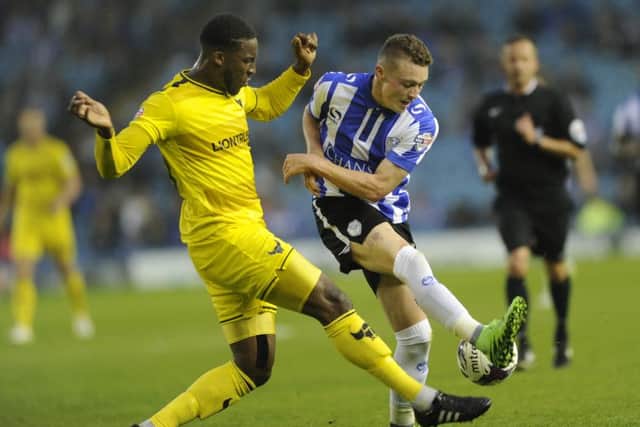 Owls' Caolan Lavery with Utd's Cheyenne Dunkley