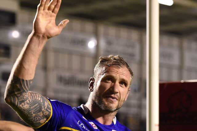 Leeds Rhinos' Jamie Peacock salutes the fans after his team's 24-14 win against St Helens