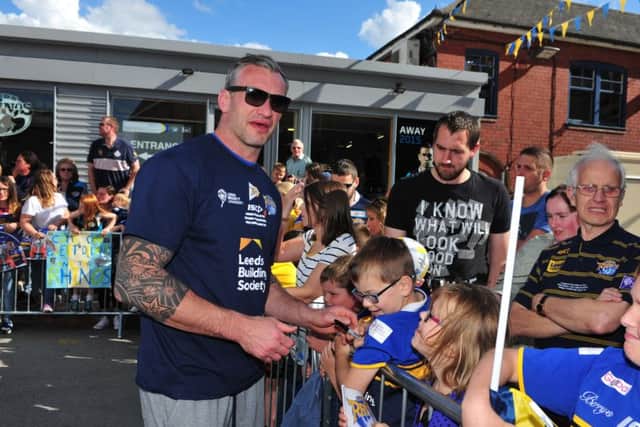 Jamie Peacock with the fans before the Leeds Rhinos team bus leaves Headingley for the Challenge Cup final at Wembley.