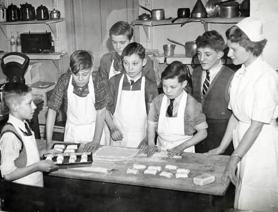 Archive photo of The Hunslet Club catering course for boys and girls.
