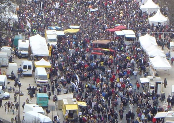 Thousands gather for the Paris Martathon