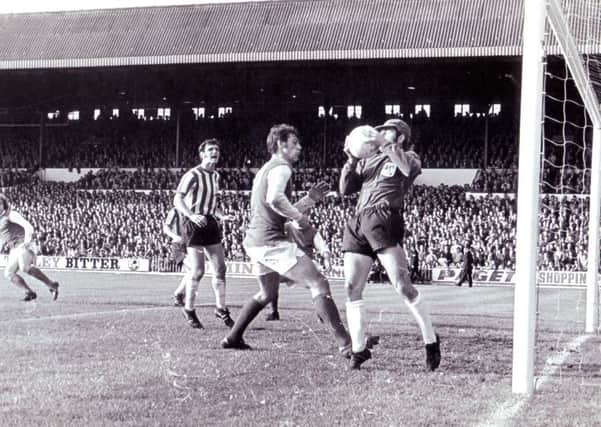 Alan Hodgkinson in action for the Blades.