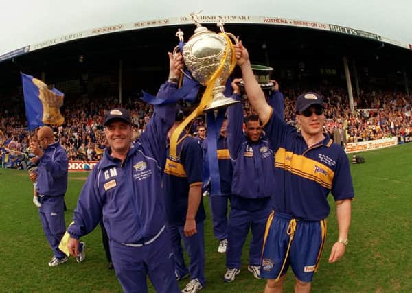 Former Leeds Rhinos Coach Graham Murray and Iestyn Harris, with the Silk Cut Challenge Cup in 1999.