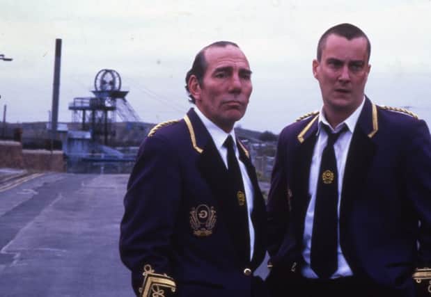 Pete Postlethwaite and Stephen Tompkinson in Brassed Off