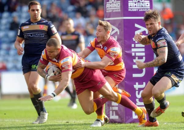 Jordan Tansey goes over for the Giants' opening try.