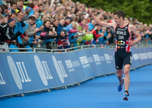 Jonny Brownlee gives the crowd the thumbs up at the Vitality World Triathlon London 2015.