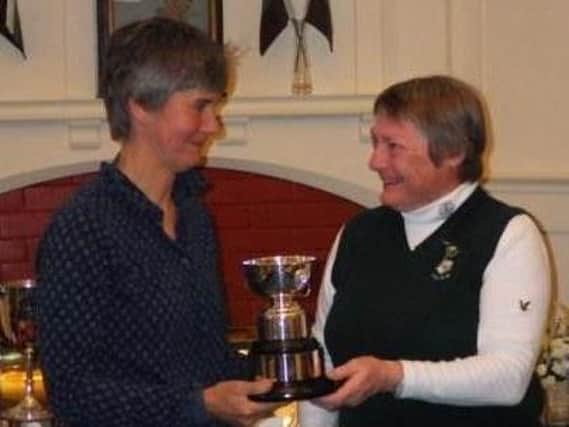 Karen Jobling receives the Barrett Trophy for best gross qualifying score from YVLGA captain Carolyn Kirk.