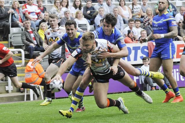 Mike McMeeken's  try for Castleford Tigers. Picture: Steve Riding