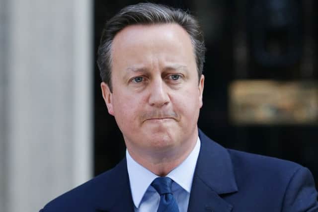 David Cameron announces his regisnation