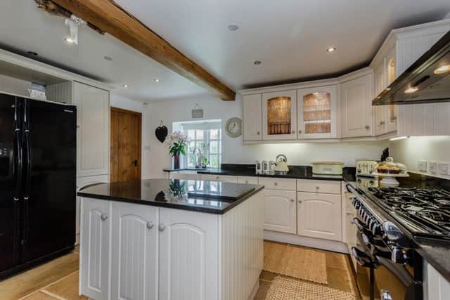 The kitchen with granite worktops and island