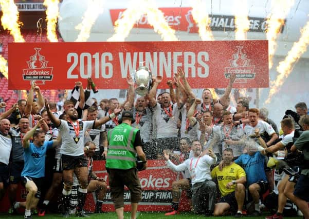 Ladbrokes Challenge Cup Final at Wembley Stadium : 
Hull's players celebrate. 
Picture : Jonathan Gawthorpe