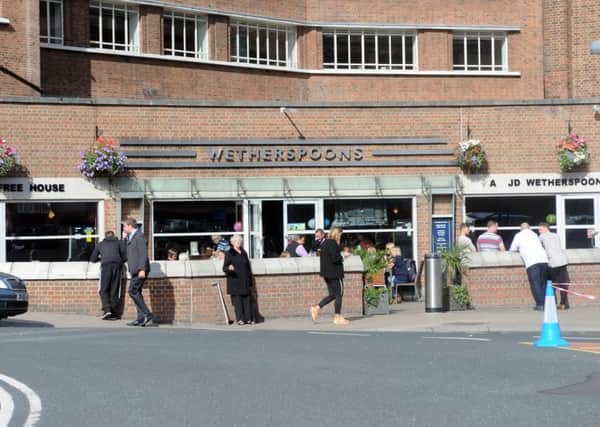 Wetherspoons, Leeds Railway Station,Leeds..SH10014287g..15th September 2015 Picture by Simon Hulme