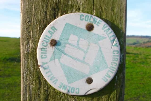 A waymark arrow for the Colne Valley Circular