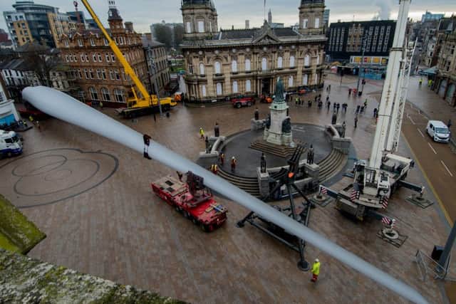 Date: 8th January 2017. Picture James Hardisty.
Installation of a 75m long Siemens Balde into Queen Victoria Square, Hull, by artist Nayan Kulkarni.
