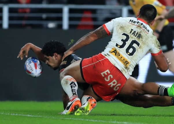 Hull FC's Albert Kelly scores his side's first try.