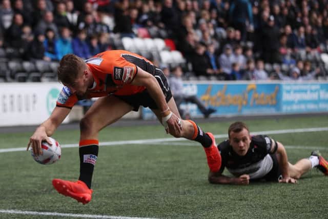 Castleford Tigers Mike McMeeken beats the tackle from Widnes Vikings Matt Whitley to score a try. Picture: Nick Potts/PA