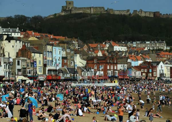 Crowds pack onto the South Bay in Scarborough as warm weather bathes the UK.
9th April 2016.
Picture Jonathan Gawthorpe