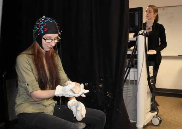 How researchers carried out brain monitoring and participant tool making.