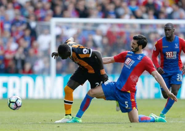 Crystal Palace's James Tomkins (right) and Hull City's Oumar Niasse battle for the ball. Picture: Paul Harding/PA