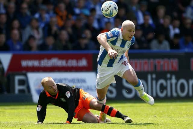 Sheffield Wednesday's Barry Bannan (left) challenges Huddersfield Town's Aaron Mooy. Picture: Dave Thompson/PA