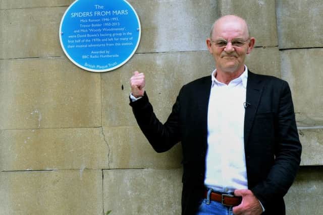 Mick 'Woody' Woodmansey unveils a blue plaque  at Hull Paragon Station