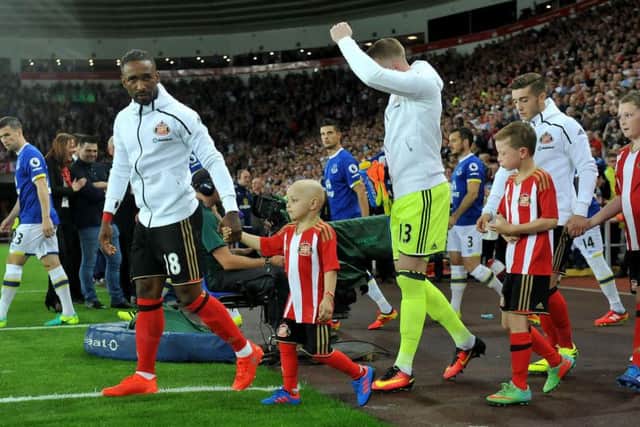 Bradley Lowery with Jermain Defoe at a Sunderland AFC match