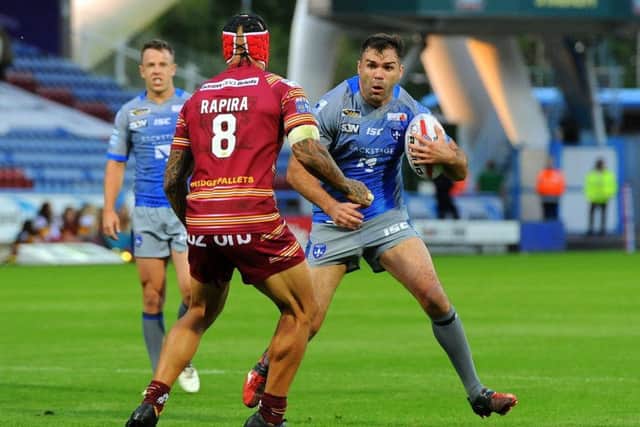 9) Huddersfield Giants v Wakefield Trinity Super 8's. 4th Aug 2017. Trinitys Anthony England charges at line. PHOTO BY MATTHEW MERRICK (RL Photos)
