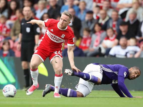 Sheffield United's Leon Clarke (right) and Middlesbrough's Adam Forshaw battle for the ball (Photo; PA)