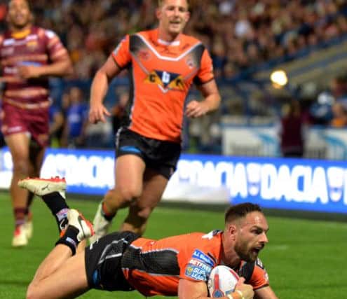 Luke Gale dives in for the Rhinos fifth try.
Huddersfield Giants v Castleford Tigers.  BetFred SuperLeague Super 8's.  
John Smiths Stadium.  
31 August 2017.  Picture Bruce Rollinson