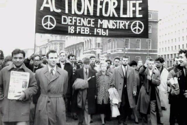 Michael Randle (second left) with Bertrand Russell (centre) leading an anti-nuclear march in London, in 1961