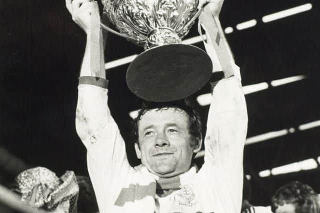 Roger Millward holds the Rugby League Challenge Cup aloft in 1980