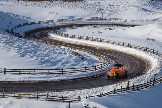 12/02/18

A bright orange Citroen 2CV climbs up the road from Edale to Mam Tor near Castleton in the Derbyshire Peak District.

All Rights Reserved F Stop Press Ltd. +44 (0)1335 344240 +44 (0)7765 242650  www.fstoppress.com