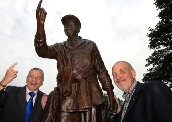 Harold Dickie Bird and Graham Ibbeson with his statue in Barnsley. (JPress).