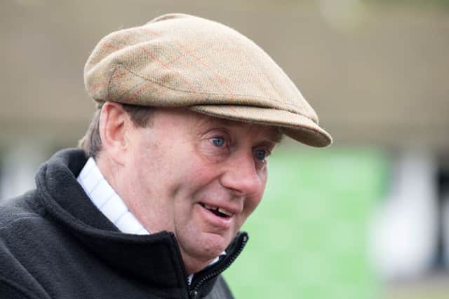 Champion trainer Nicky henderson will rely upon Gold Present as he seeks a first Grand Natiional win.